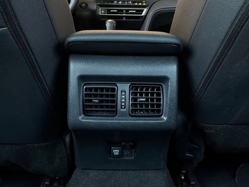 Used 2025 Toyota Camry SE FWD image 13