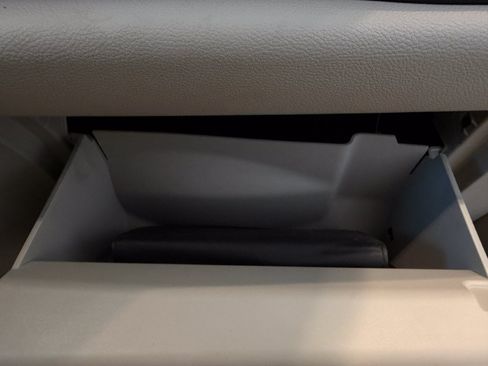 Used 2018 Chrysler Pacifica Limited w/ Advanced Safetytec Group FWD image 46