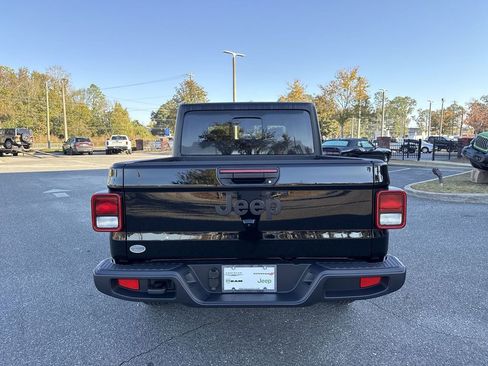 New 2025 Jeep Gladiator Sport AWD/4WD image 4