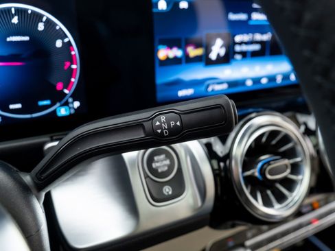 New 2025 Mercedes-Benz GLB 250 4MATIC image 18