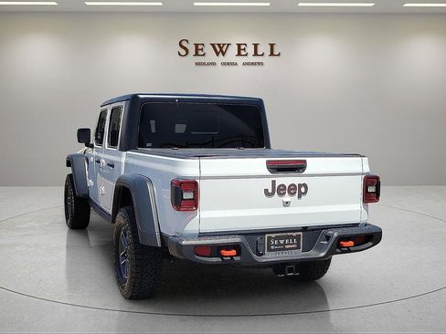 Used 2024 Jeep Gladiator Mojave w/ Technology Group AWD/4WD image 3