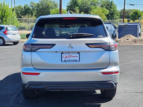 Used 2025 Mitsubishi Outlander ES AWD/4WD image 4