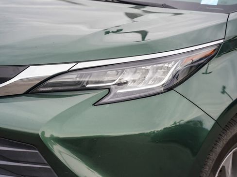 Used 2021 Toyota Sienna XLE w/ XLE Plus Package image 6