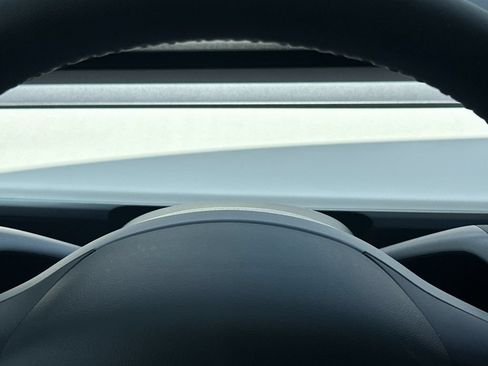 Used 2024 Tesla Model Y Long Range RWD image 21