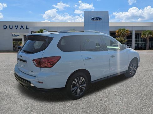 Used 2020 Nissan Pathfinder SV image 4