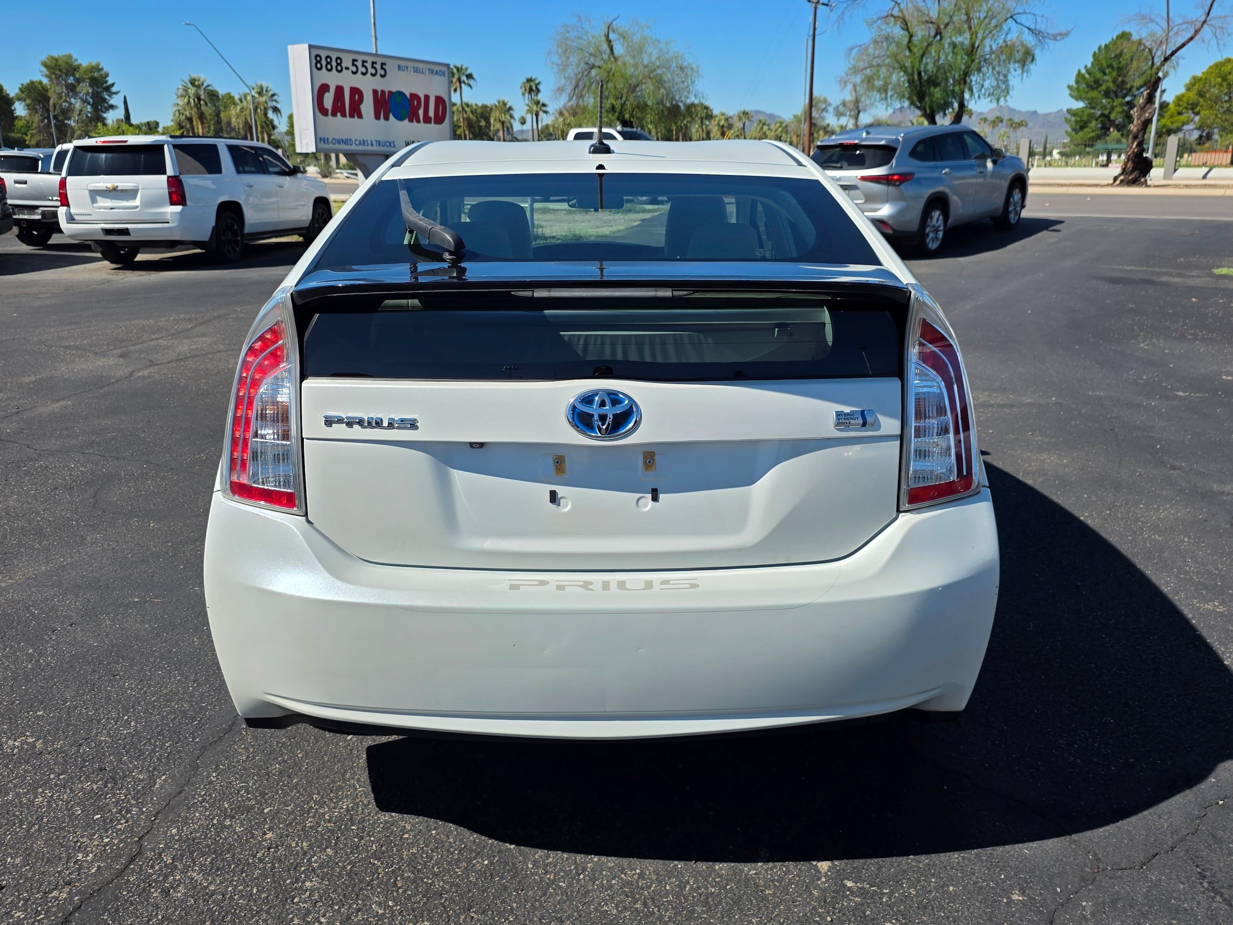 Used 2014 Toyota Prius Three w/ Preferred Accessory Package FWD image 4