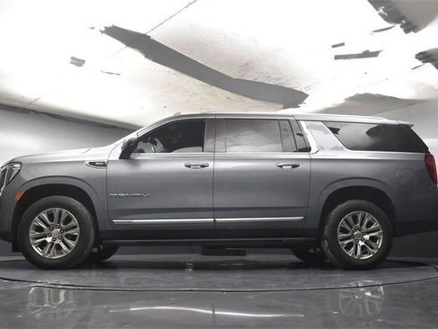 Used 2022 GMC Yukon XL Denali image 32