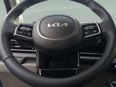 New 2026 Kia Carnival EX FWD image 40