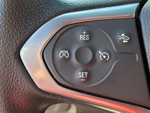 Used 2023 Chevrolet Traverse LS FWD image 22