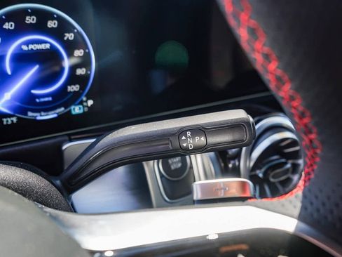 Used 2024 Mercedes-Benz EQB 300 4MATIC image 23