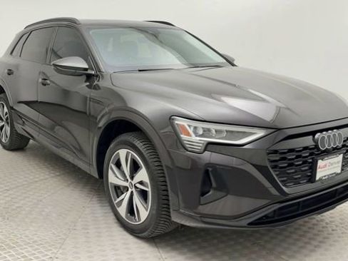 Used 2024 Audi Q8 e-tron Premium image 8