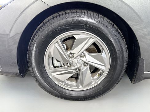 Used 2025 Hyundai Elantra SE FWD image 37