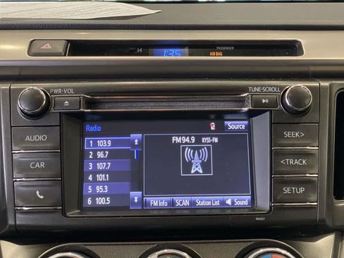 Used 2015 Toyota RAV4 LE image 19