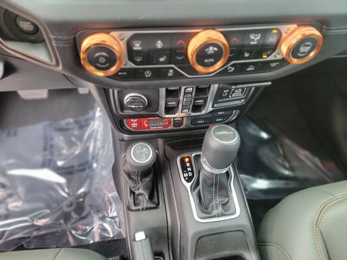 Used 2025 Jeep Gladiator Mojave AWD/4WD image 20