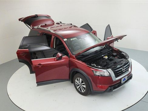 Used 2024 Nissan Pathfinder SL image 15