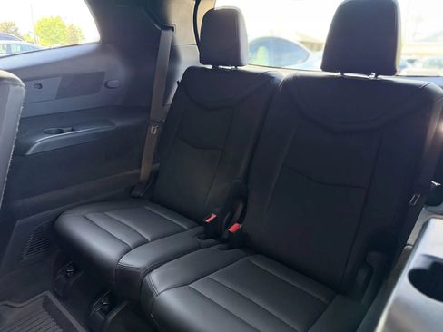 Used 2025 Cadillac XT6 Premium Luxury w/ Technology Package AWD/4WD image 19