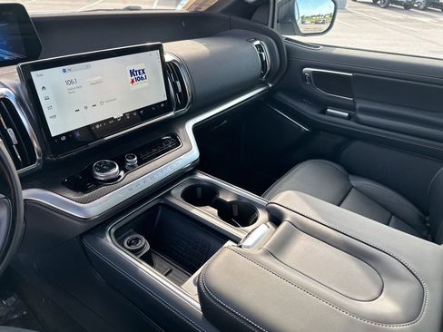 New 2025 Ford Expedition Max Platinum w/ Stealth Performance Package image 33