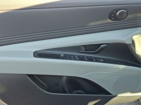 Used 2024 Hyundai Elantra Limited image 14