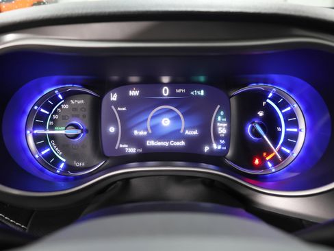 Used 2025 Chrysler Pacifica Select image 19