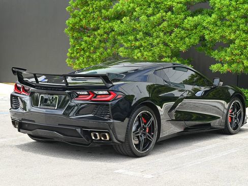 Used 2020 Chevrolet Corvette Stingray Coupe w/ Z51 Performance Package RWD image 4