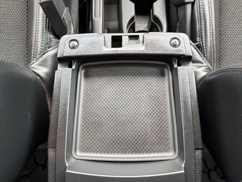 Used 2017 Jeep Wrangler Unlimited Sahara AWD/4WD image 30