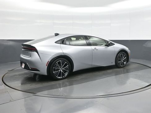 Used 2024 Toyota Prius XLE image 7