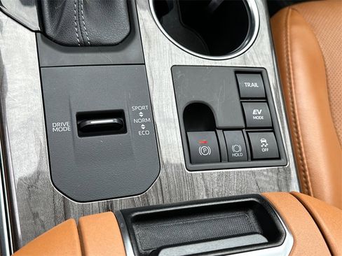 Used 2023 Toyota Highlander Platinum image 34