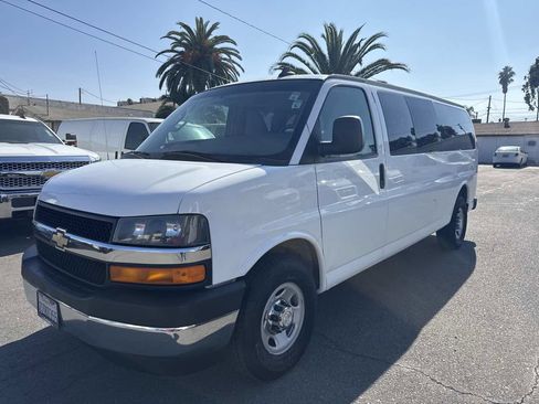 Used 2017 Chevrolet Express 3500 LT w/ LT Preferred Equipment Group image 3