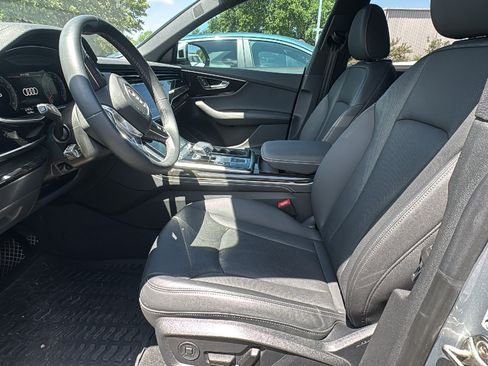 Used 2025 Audi Q8 Premium Plus AWD/4WD image 12