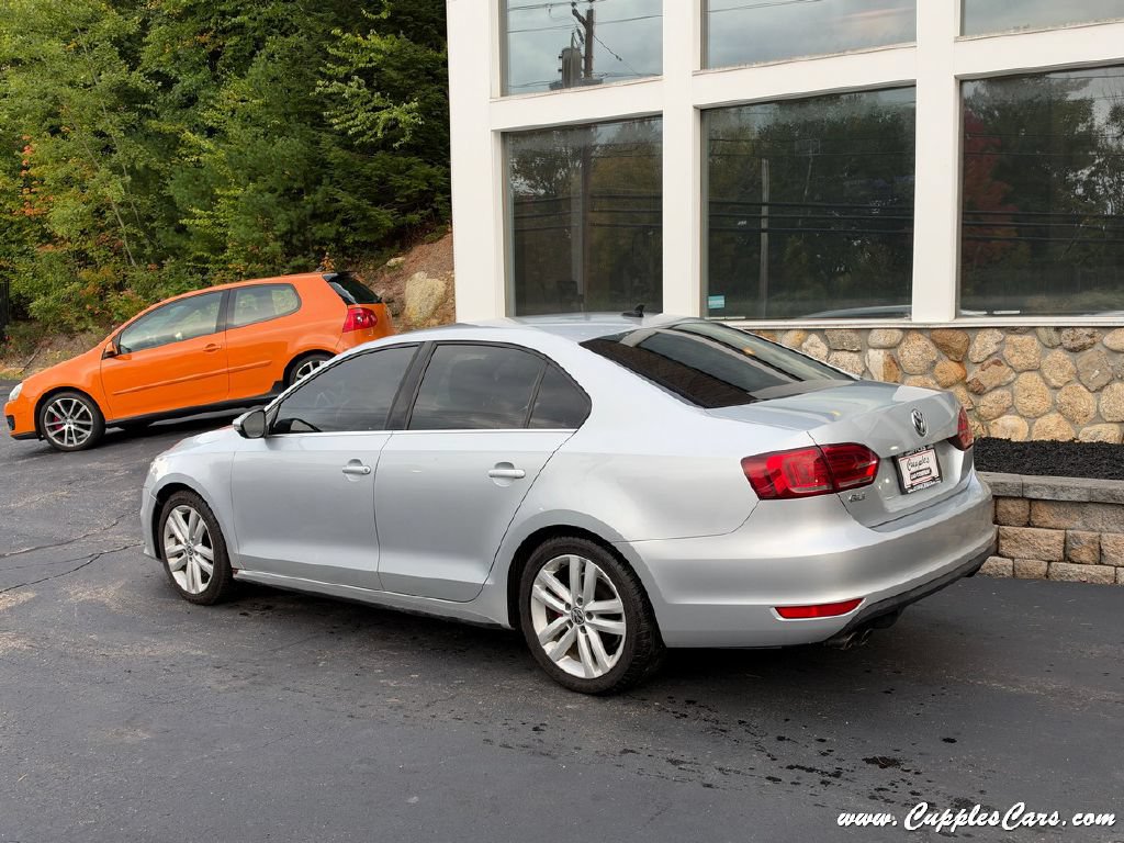 Used 2014 Volkswagen Jetta GLI FWD image 2