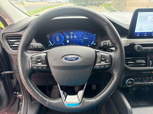 Certified 2021 Ford Escape Titanium AWD/4WD image 16