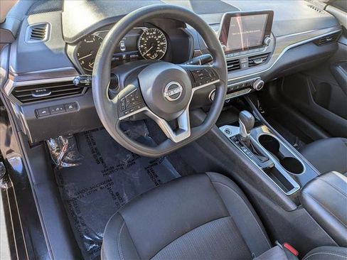 Used 2024 Nissan Altima 2.5 SV image 10