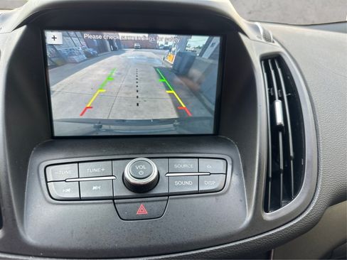 Used 2018 Ford Escape SE w/ SE Sync 3 Package AWD/4WD image 32