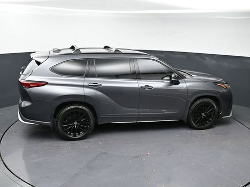 Used 2023 Toyota Highlander XSE image 28