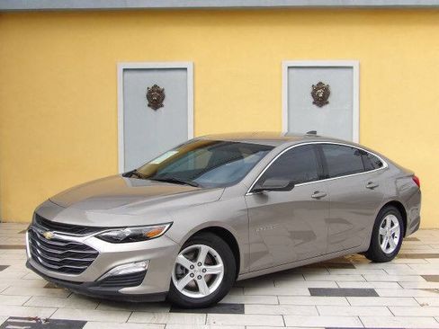 Used 2022 Chevrolet Malibu LS image 1