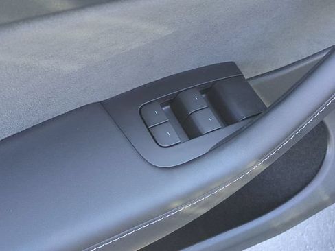 Used 2025 Tesla Model Y Long Range RWD image 13