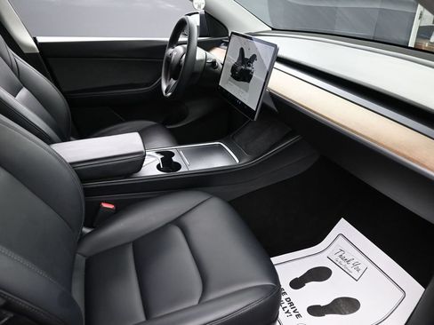 Used 2022 Tesla Model Y Performance AWD/4WD image 31