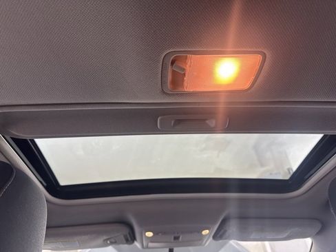 Used 2016 Nissan Sentra SV w/ Style Package image 28