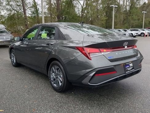 New 2025 Hyundai Elantra SEL FWD image 7