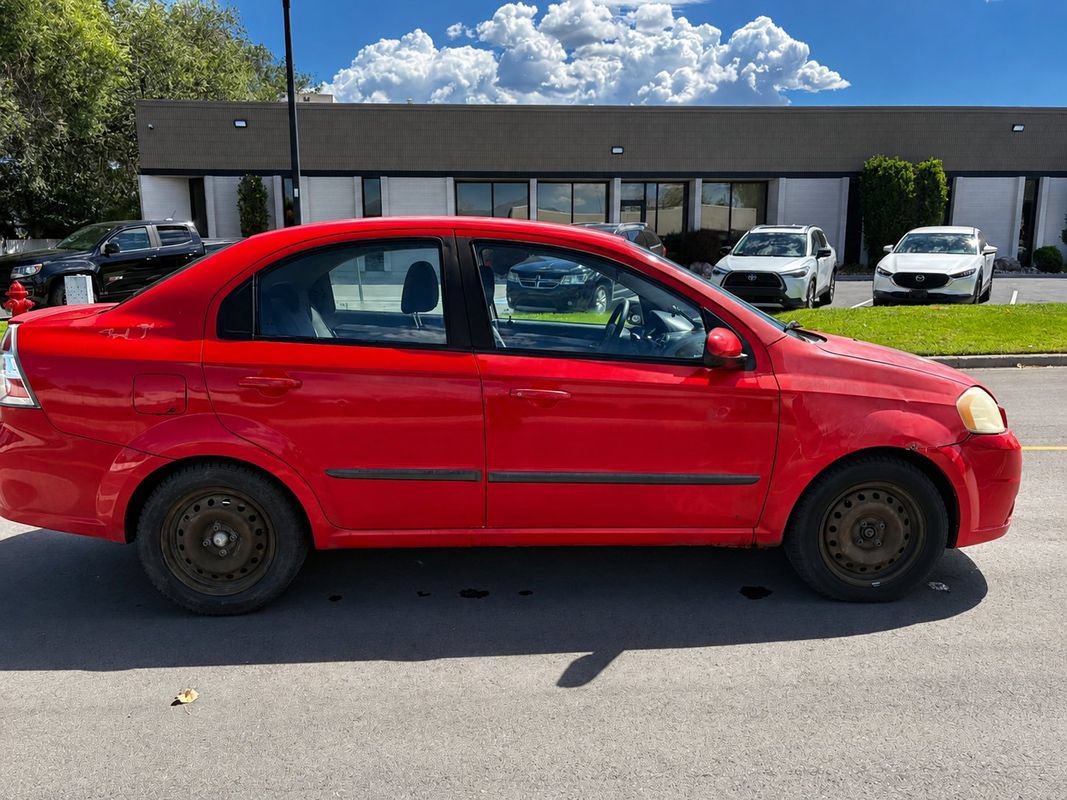 Used 2010 Chevrolet Aveo LT w/ LPO, Bodyside Molding Package FWD image 6
