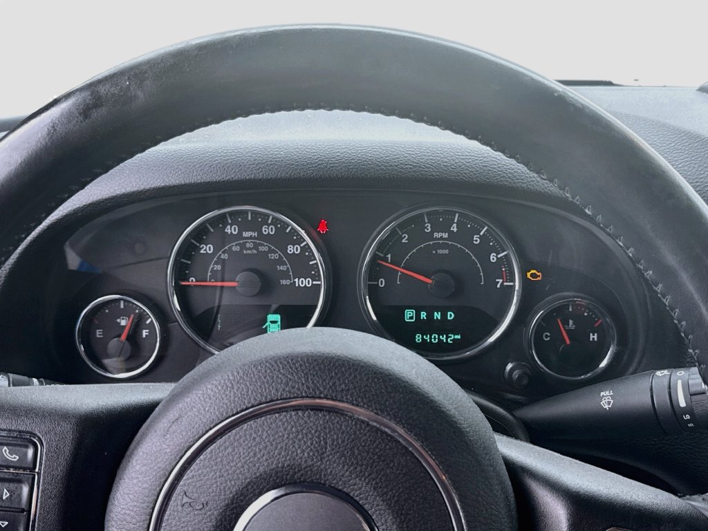 Used 2015 Jeep Wrangler Unlimited Sahara w/ Connectivity Group AWD/4WD image 12
