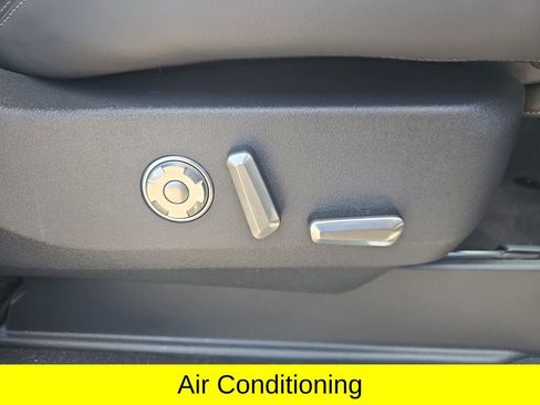Used 2026 Lincoln Navigator Reserve AWD/4WD image 17
