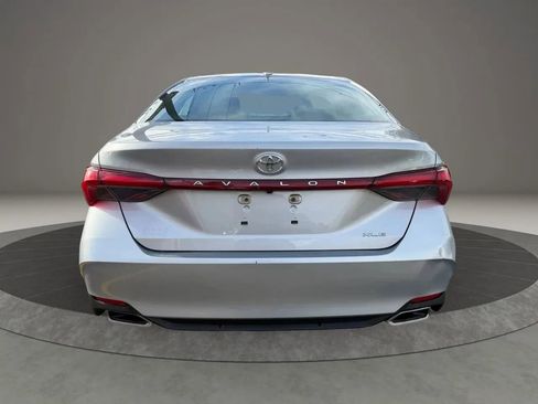 Used 2021 Toyota Avalon XLE image 6