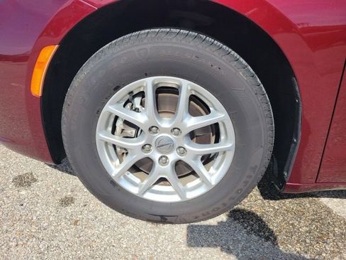 Used 2023 Chrysler Pacifica Touring-L FWD image 26