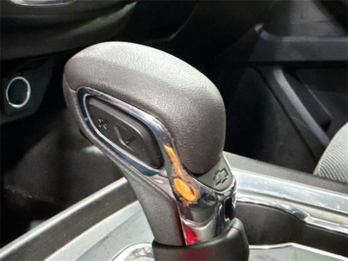 Used 2021 Chevrolet Traverse LT image 18