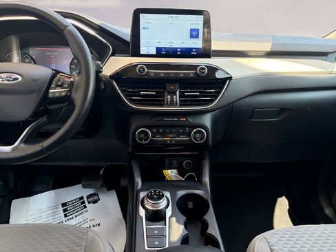 Used 2021 Ford Escape SE w/ SE Sport Appearance Package FWD image 11