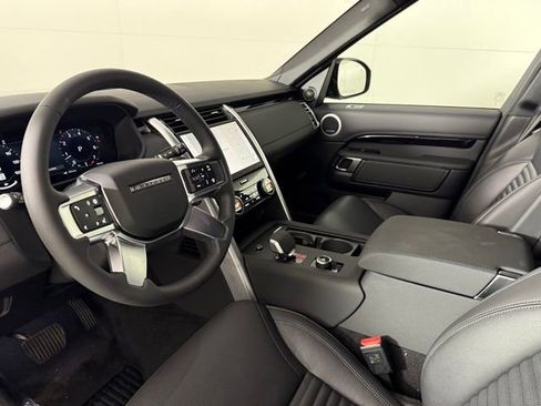 Certified 2025 Land Rover Discovery S image 15