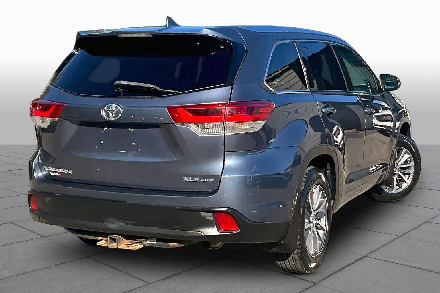 Used 2018 Toyota Highlander XLE AWD/4WD image 13