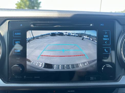 Used 2018 Toyota Tacoma TRD Sport AWD/4WD image 17