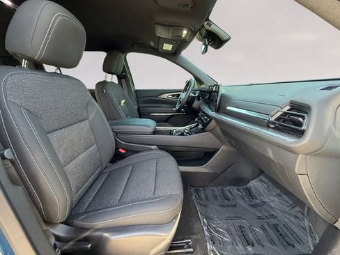 Used 2025 Chevrolet Traverse LT image 17